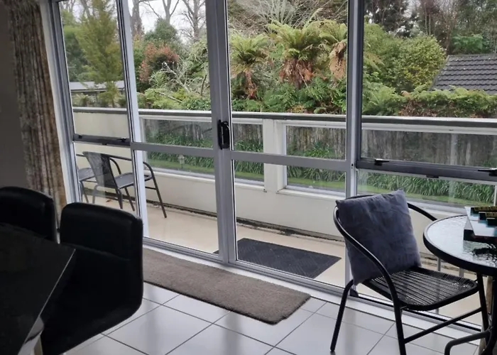 Tuiglen Lakeside Apartment